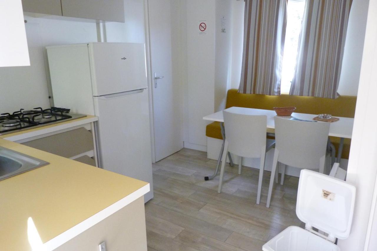 Camping L'Eau Vive Hotel Dauphin Exterior photo