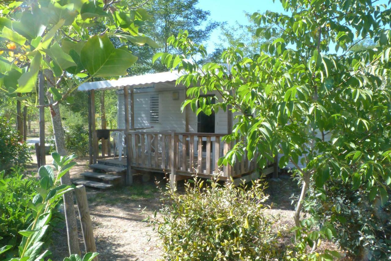 Camping L'Eau Vive Hotel Dauphin Exterior photo