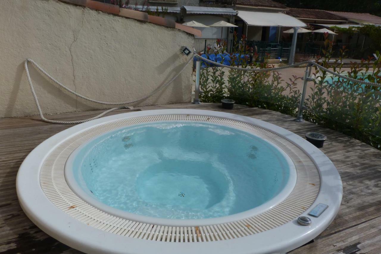 Camping L'Eau Vive Hotel Dauphin Exterior photo