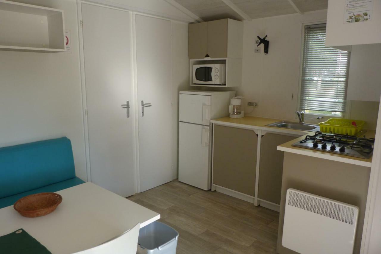 Camping L'Eau Vive Hotel Dauphin Exterior photo
